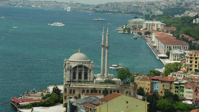 Istanbul - Queen of Two Continents: The Flight, the Mosques